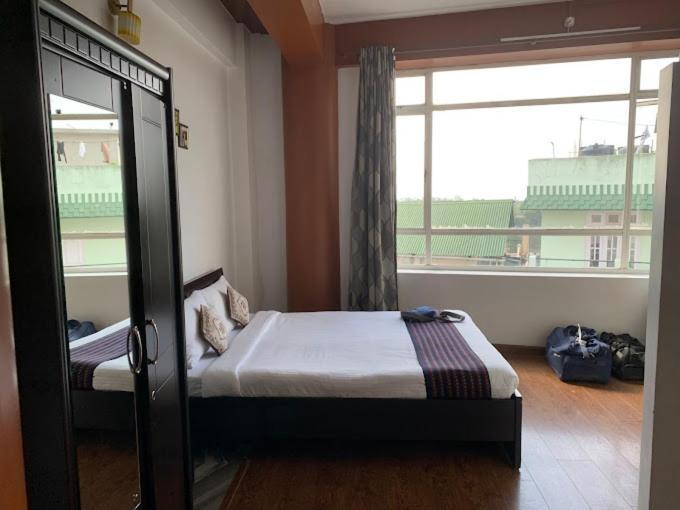 Holiday Hush Haven Hotel Shillong Buitenkant foto